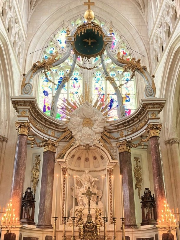 Baldaquin de la cathédrale Notre-Dame de l'Assomption après sa restauration © Arthema